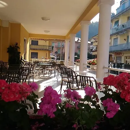Hotel Dora 3*
