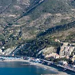 Dora Hotel