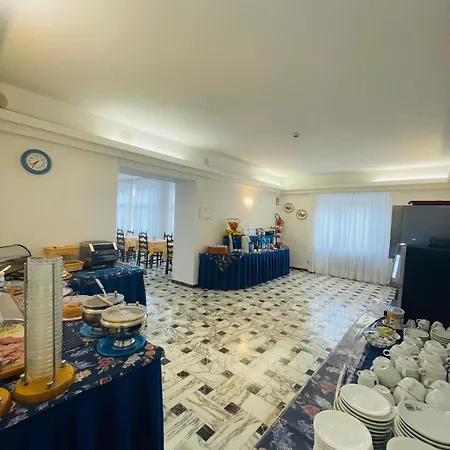 多拉酒店