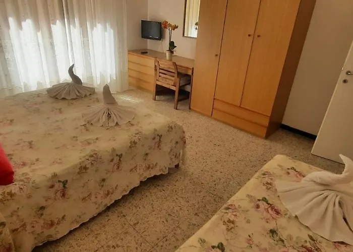 Отель Dora 3*