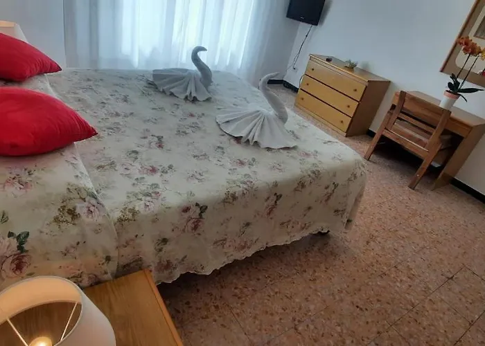 Отель Dora Леванто